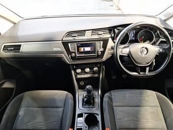 Begagnad VW Touran SE 110 HK (80 kW) 2016 Silver Minibuss