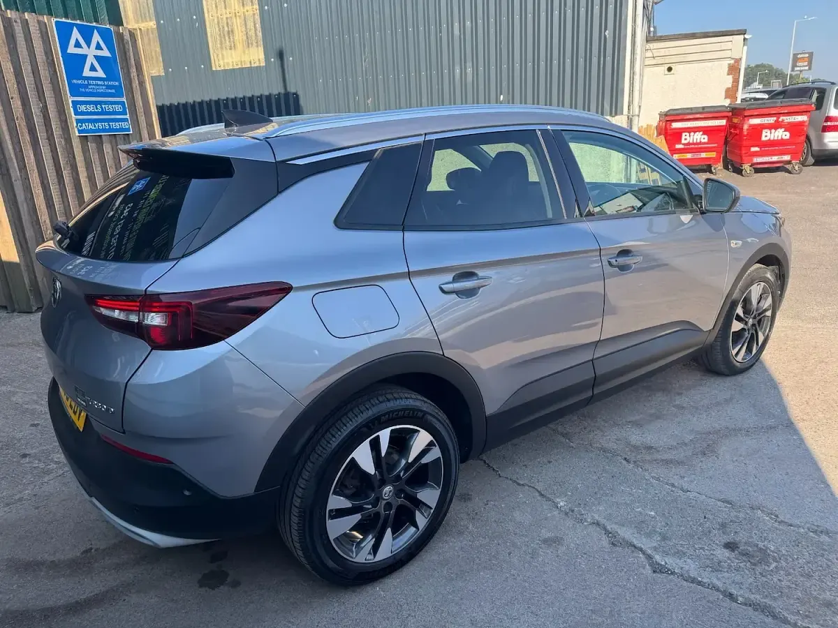 Used Vauxhall Grandland X Sport 130 HP (95 kW) 2018 Grey SUV