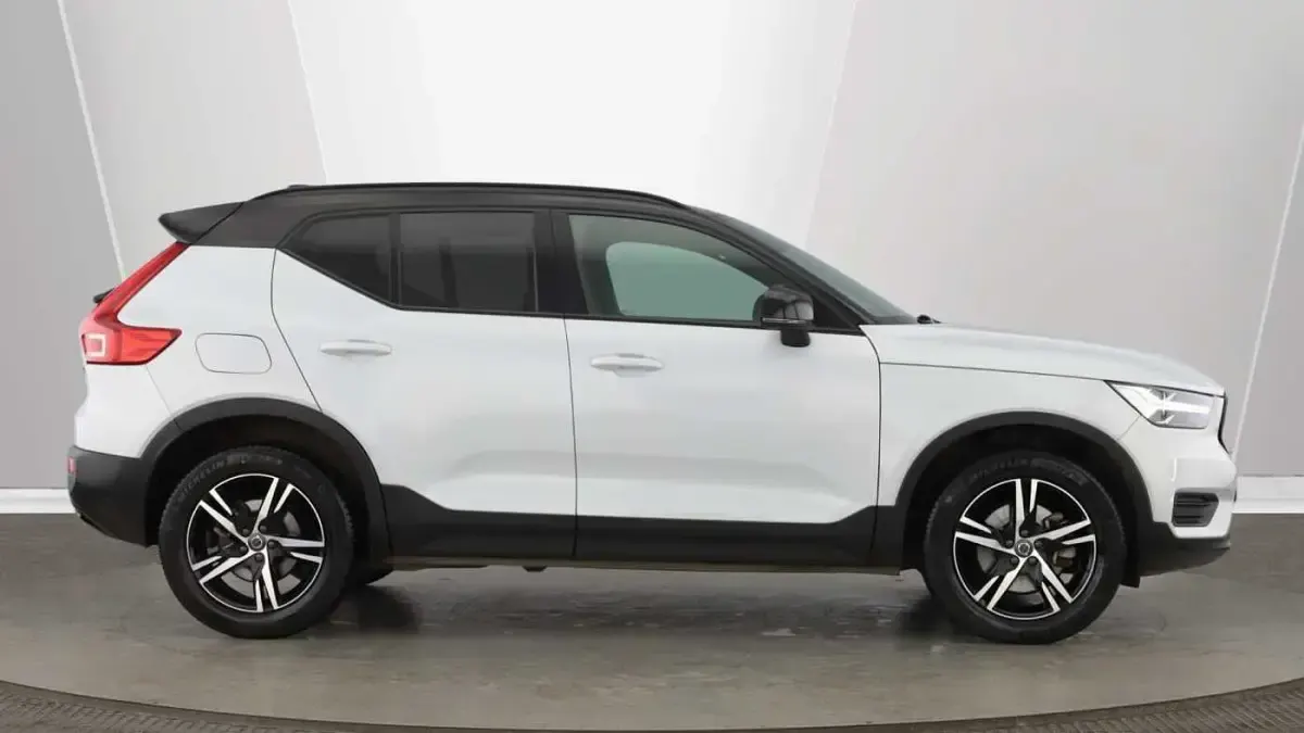 Used Volvo XC40 R-Design 194 HP (142 kW) 2022 SUV