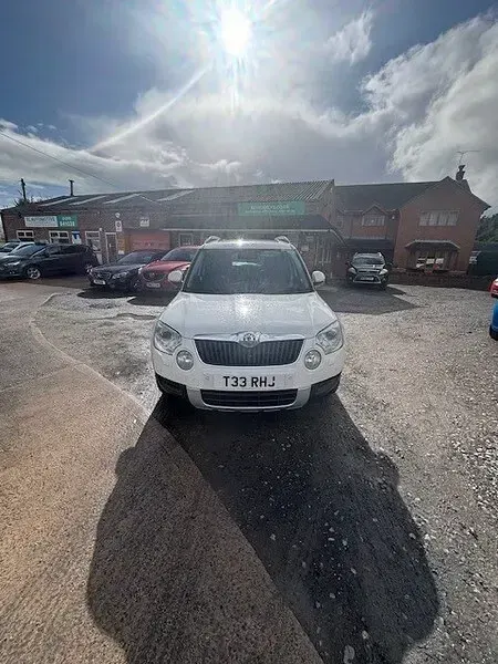 Used Skoda Yeti LAURIN & KLEMENT 170 HP (125 kW) 2013 White SUV