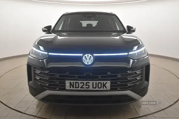 Used VW Touran Elegance 150 HP (110 kW) 2025 Black MPV