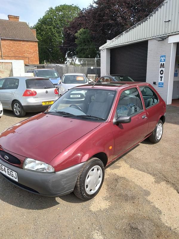 Used Ford Fiesta Finesse 1998 Red Hatchback