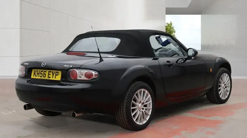 Usado Mazda MX5 126 HP (92 kW) 2007 Preto Cabrios