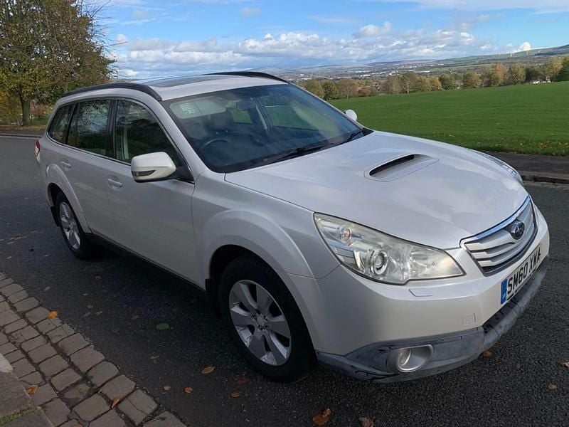 Used Subaru Outback 2011 White Estate