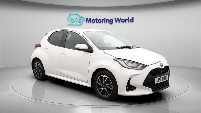 Used 2023 Toyota Yaris Hybrid Design | £16,600 (Fair price) - Image 1/4