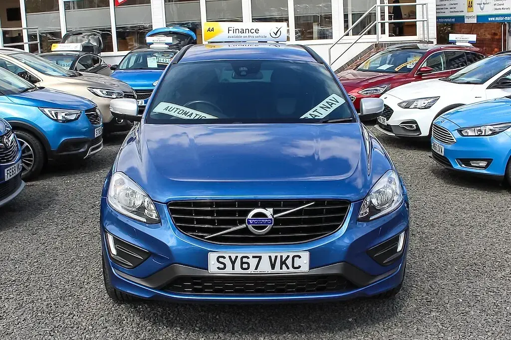 Used Volvo XC60 R-Design 220 HP (161 kW) 2017 Blue SUV