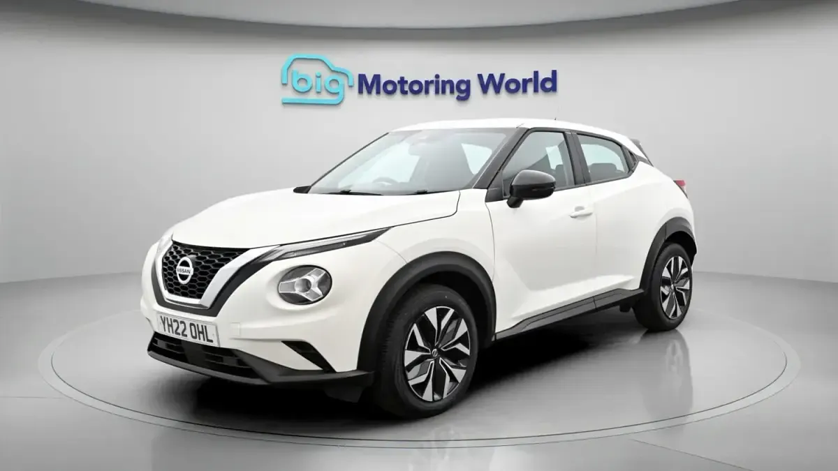 Usado Nissan Juke Acenta 114 HP (83 kW) 2022 Branco SUV