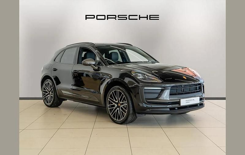 Black Used 2025 Porsche Macan SUV | £67,990 (Good price) - Image 1/4