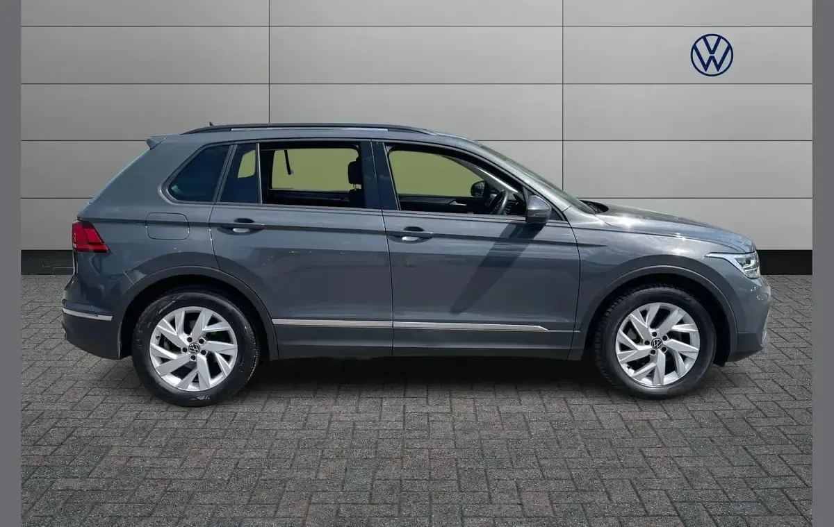 Used VW Tiguan Life 130 HP (95 kW) 2022 Grey SUV