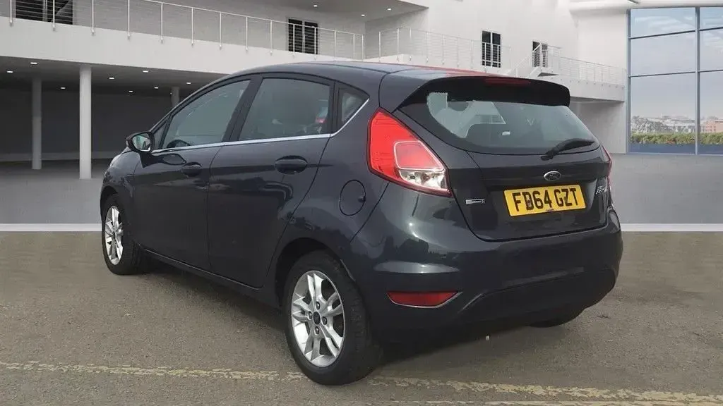 Używany Ford Fiesta Zetec 100 KM (73 kW) 2014 Szary Hatchback