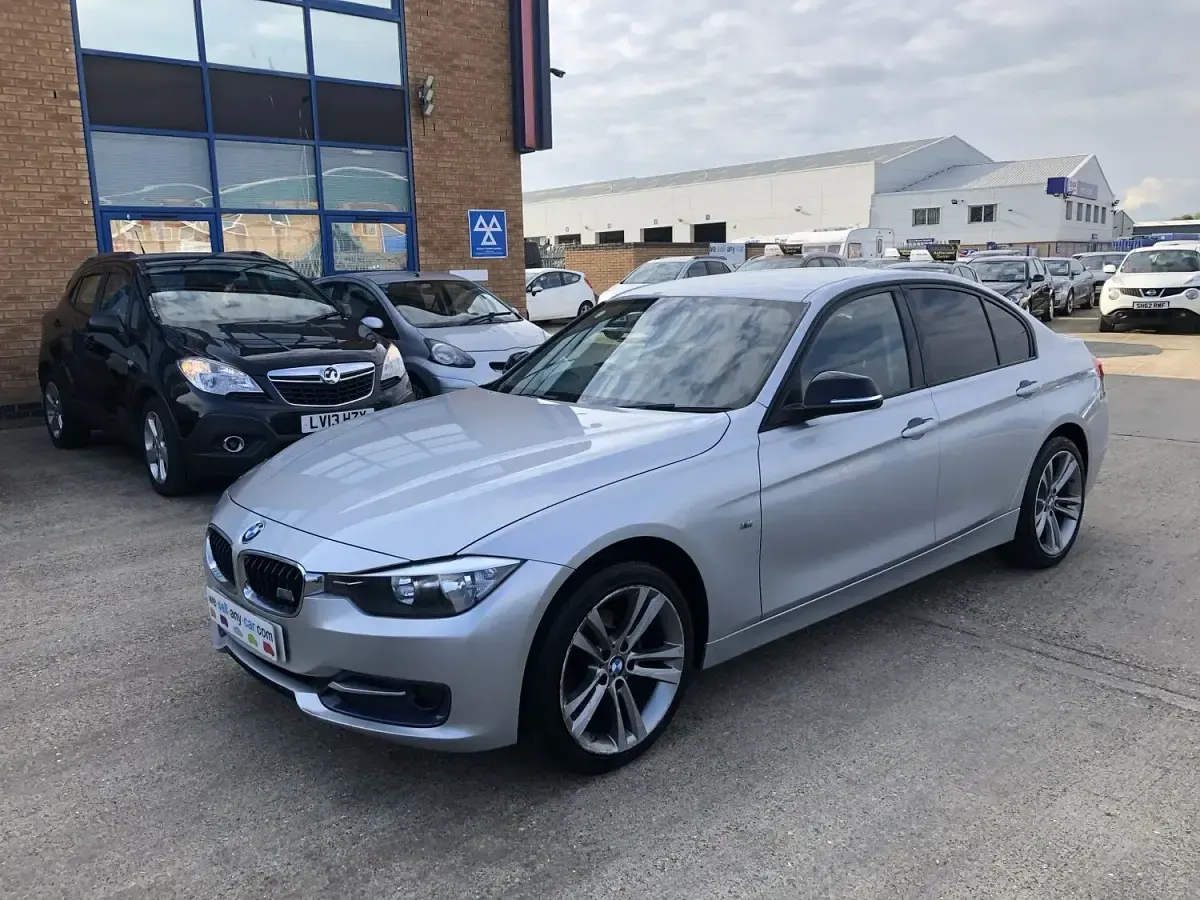 Used BMW 318 Sport Line 2014 Silver Sedan