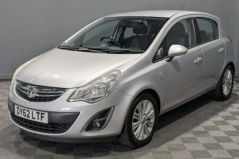 Second-hand Vauxhall Corsa 100 CP (73 kW) 2012 Argintiu Hatchback