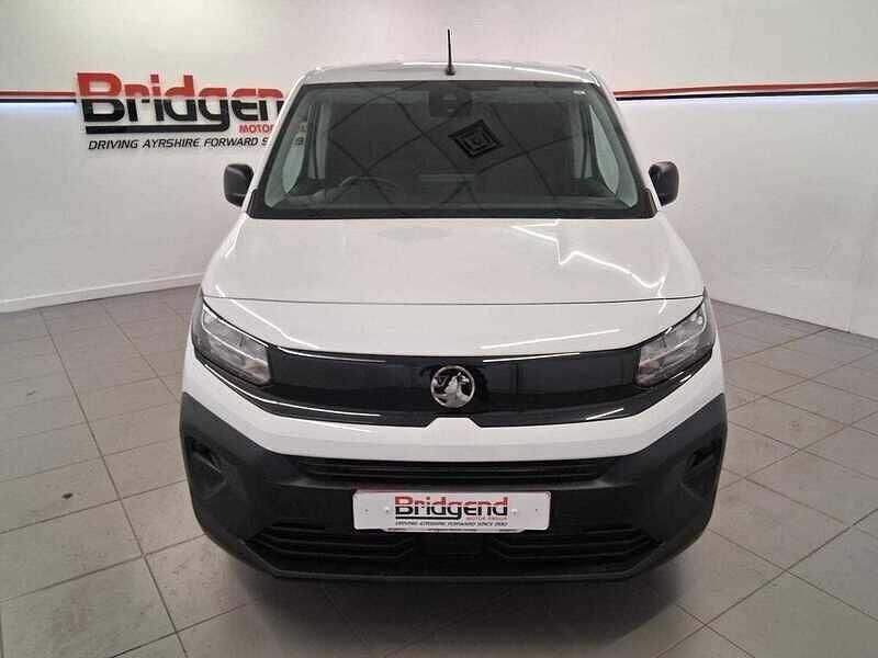 Used Vauxhall Combo S 100 HP (73 kW) 2024 White MPV