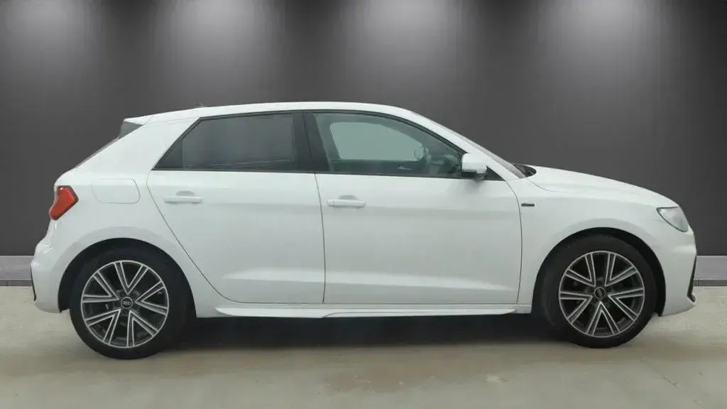 Used Audi A1 Sportback S-Line 95 HP (69 kW) 2021 White Hatchback