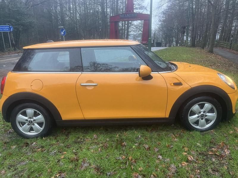 Used Mini ONE Hatch 102 HP (75 kW) 2015 Orange Hatchback