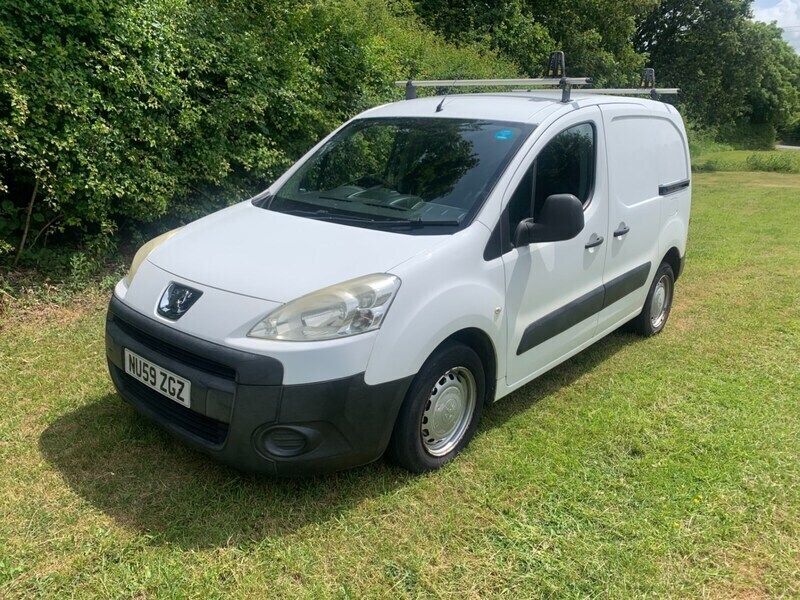 White Used 2009 Peugeot Partner S MPV | £2,995 (Expensive) - Image 1/4