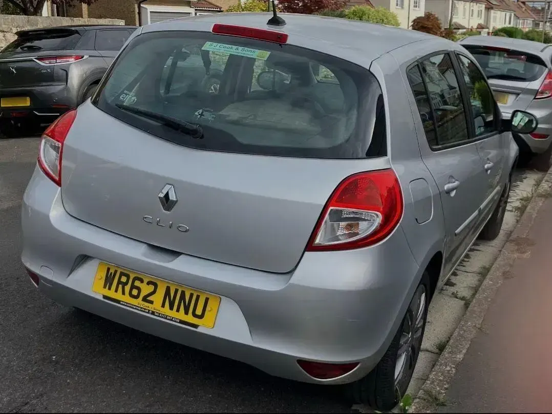 Used Renault Clio Dynamique 73 HP (53 kW) 2012 Silver Hatchback
