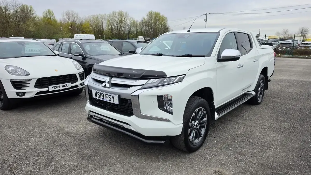 Used Mitsubishi L200 150 HP (110 kW) 2019 White Pickup