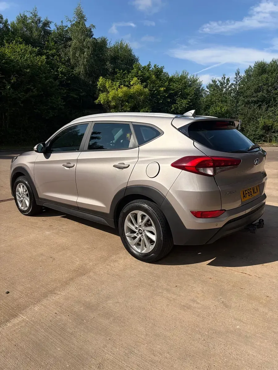 Used Hyundai Tucson SE 116 HP (85 kW) 2016 Beige SUV
