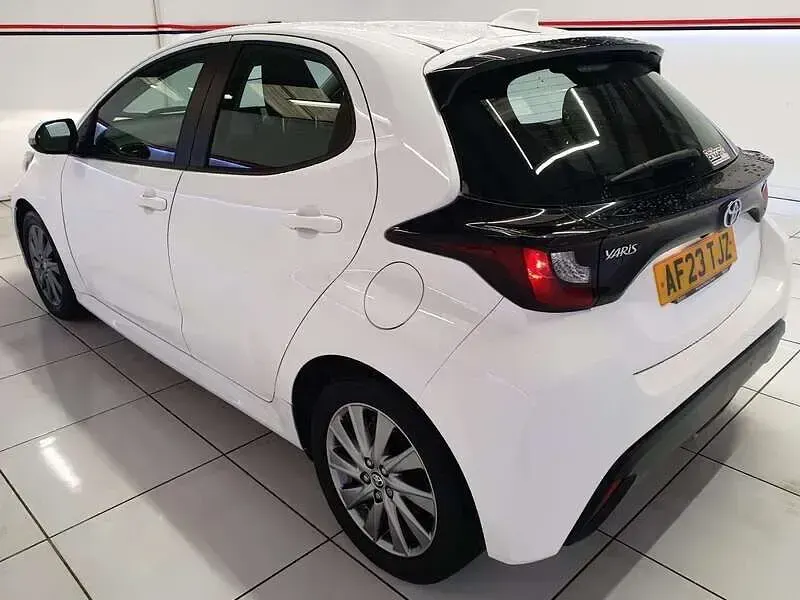 Used Toyota Yaris 120 HP (88 kW) 2023 White Hatchback