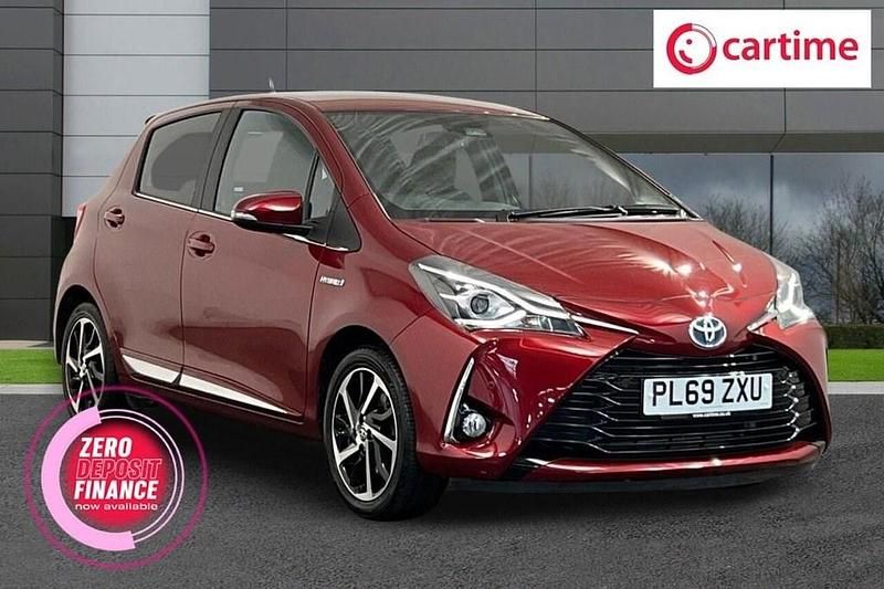 Used Toyota Yaris Hybrid 100 HP (73 kW) 2019 Red Hatchback