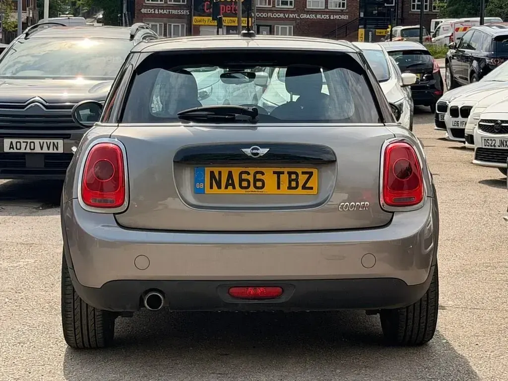 Begagnad Mini Cooper Hatch 136 HK (100 kW) 2016 Silver Halvkombi