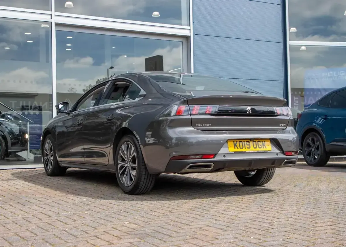 Gebraucht Peugeot 508 Allure 129 PS (94 kW) 2019 Grau Kleinwagen