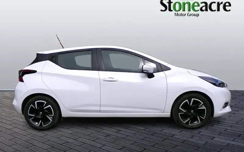 Used Nissan Micra Acenta 92 HP (67 kW) 2022 White Hatchback