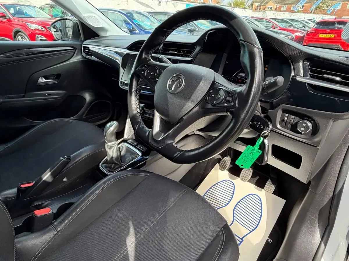 Used Vauxhall Corsa Edition 75 HP (55 kW) 2021 White Hatchback