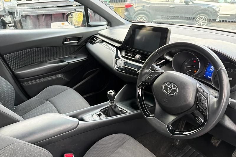 Used Toyota C-HR 116 HP (85 kW) 2019 Red SUV