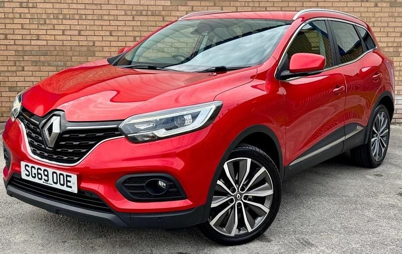 Red Used 2019 Renault Kadjar Iconic SUV | £8,995 (Fair price) - Image 1/4