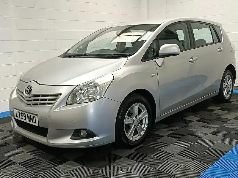 Used Toyota Verso 147 HP (108 kW) 2009 Silver MPV