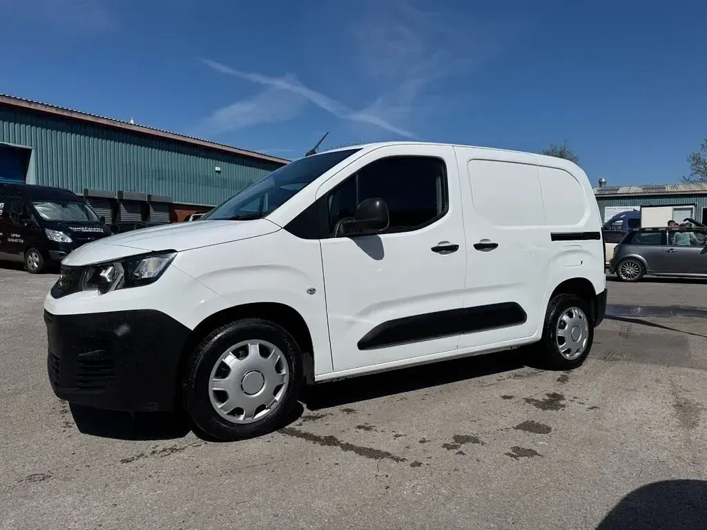 Used Peugeot Partner 2021 White MPV