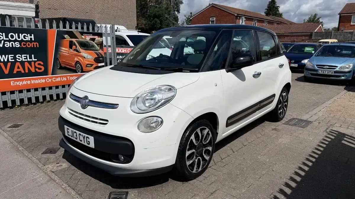 Used Fiat 500L Pop Star 95 HP (69 kW) 2013 White MPV