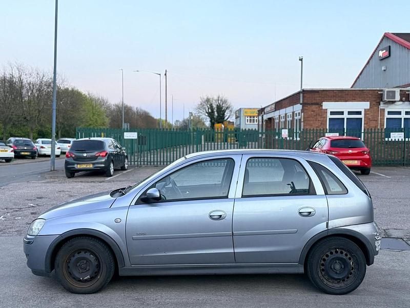 Second-hand Vauxhall Corsa Design Edition 2005 Argintiu Hatchback