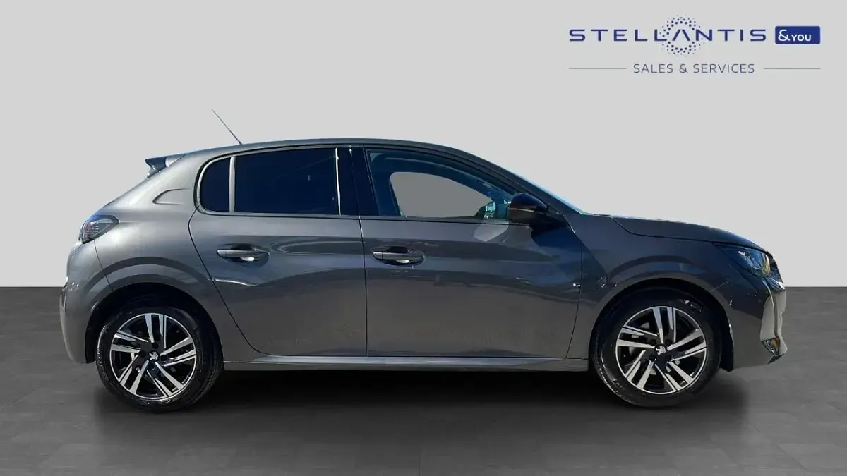 Usado Peugeot 208 Allure+ 99 HP (72 kW) 2023 Cinzento Citadino