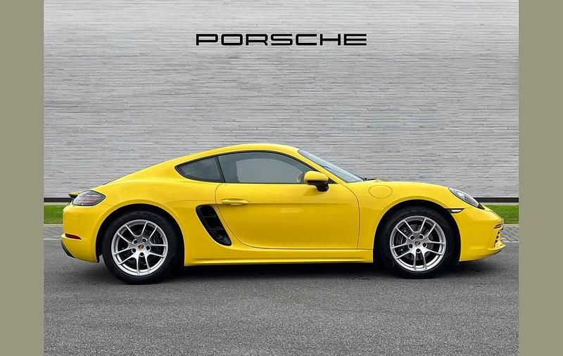 Used Porsche Cayman 300 HP (220 kW) 2022 Yellow Coupe
