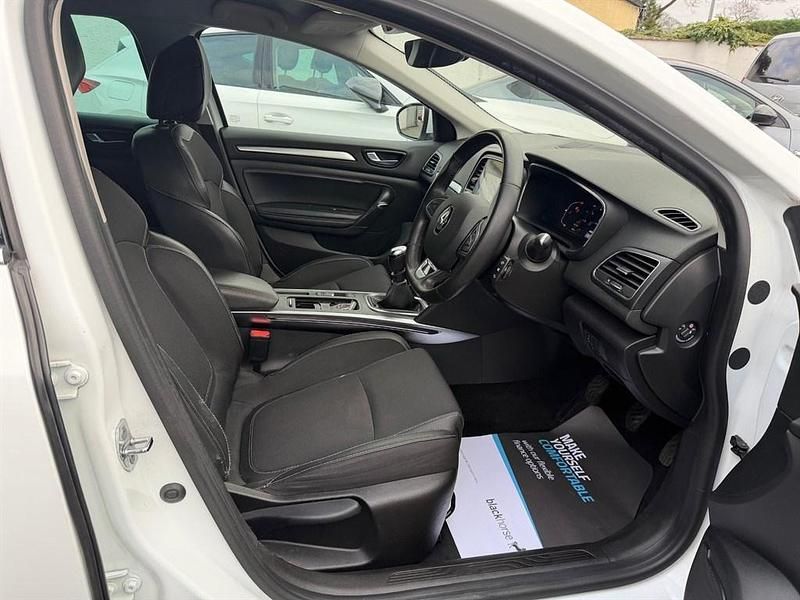 Used Renault Mégane GrandTour Iconic 115 HP (84 kW) 2022 White Estate