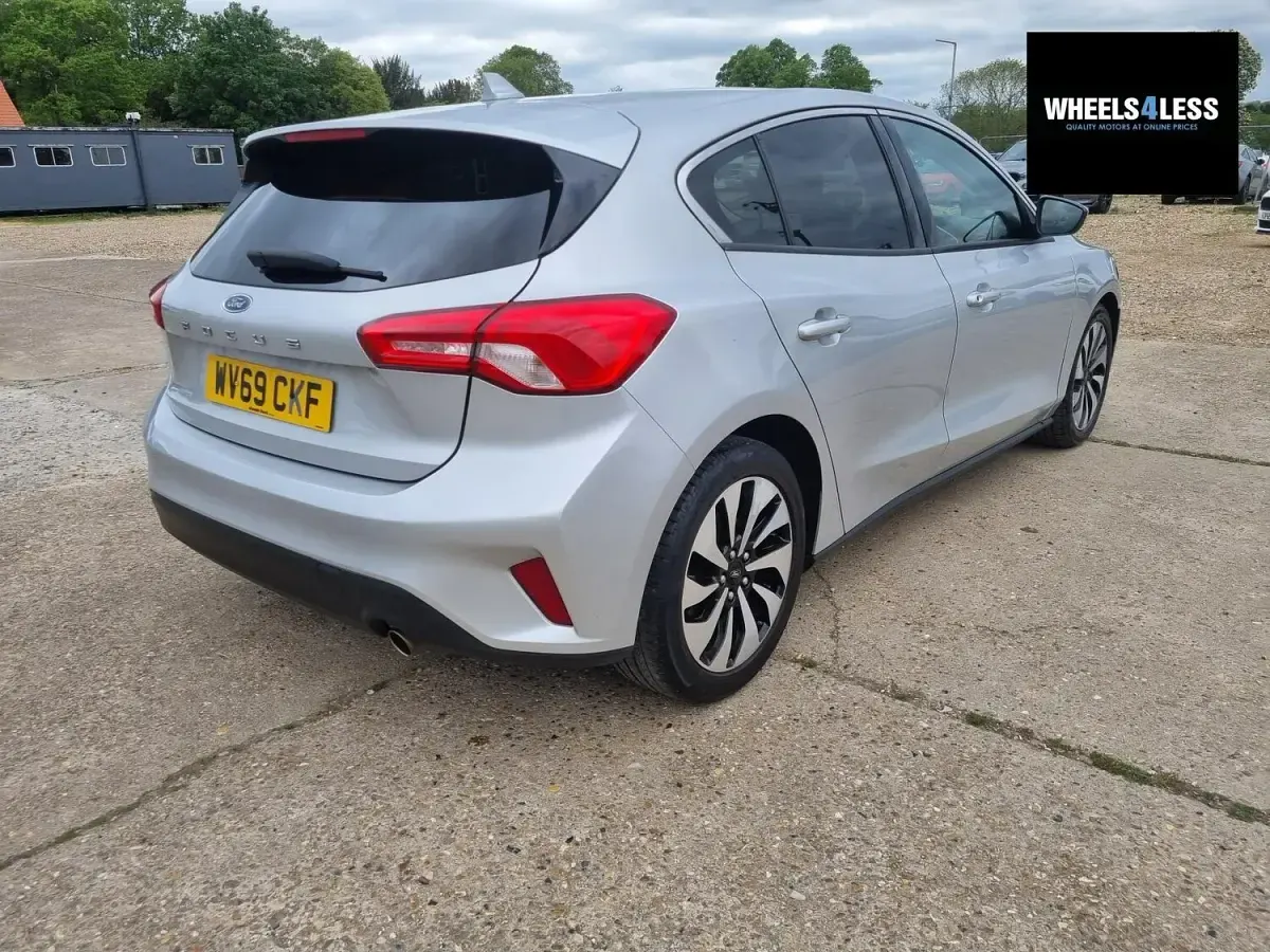 Used Ford Focus Zetec 100 HP (73 kW) 2019 Silver Hatchback