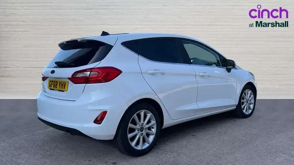 Używany Ford Fiesta Titanium 100 KM (73 kW) 2018 Biały Hatchback