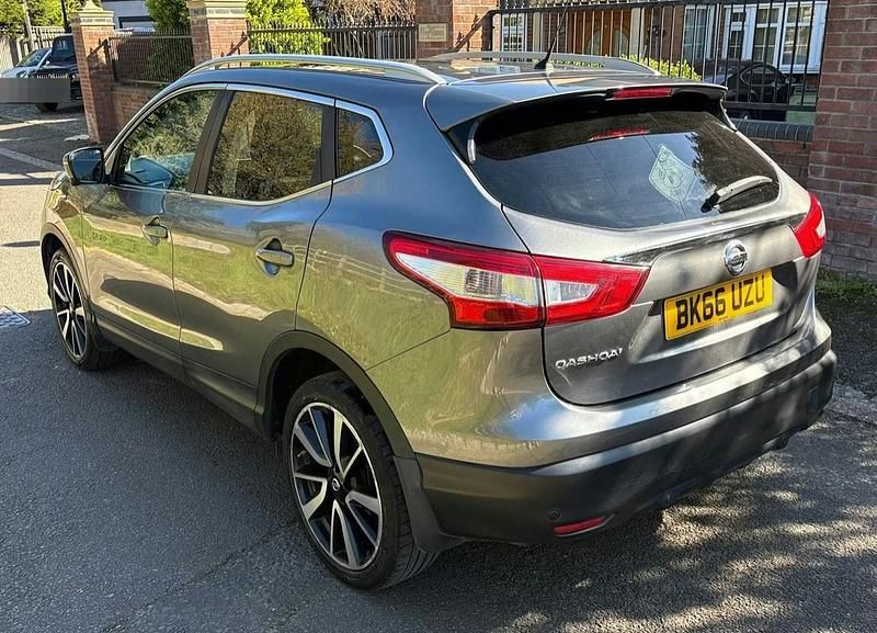 Used Nissan Qashqai Tekna 110 HP (80 kW) 2016 Grey SUV