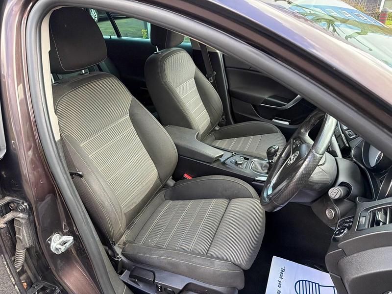 Second-hand Vauxhall Insignia SRi 160 CP (117 kW) 2012 Maro Break