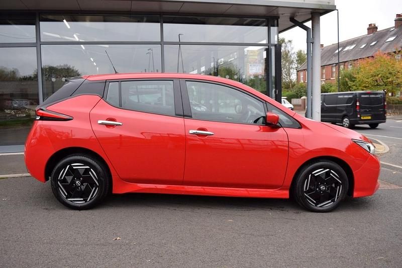 Used Nissan Leaf Acenta 110 kW (150 HP) 2022 Red Hatchback
