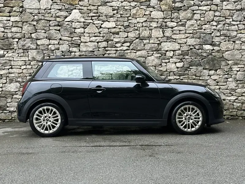 Used Mini Cooper Hatch 154 HP (113 kW) 2024 Black Hatchback
