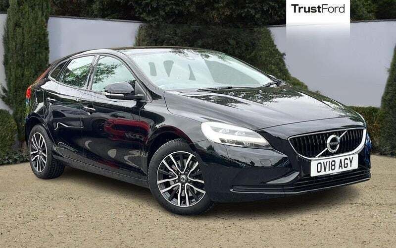 Used 2019 Volvo V40 Momentum Estate | £9,000 (Good price) - Image 1/4