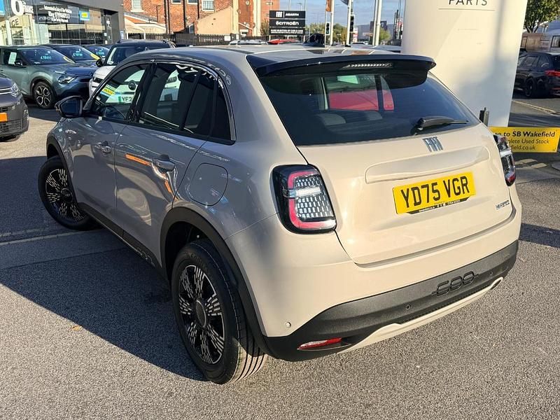 New Fiat 600 S 99 HP (72 kW) 2025 Brown SUV