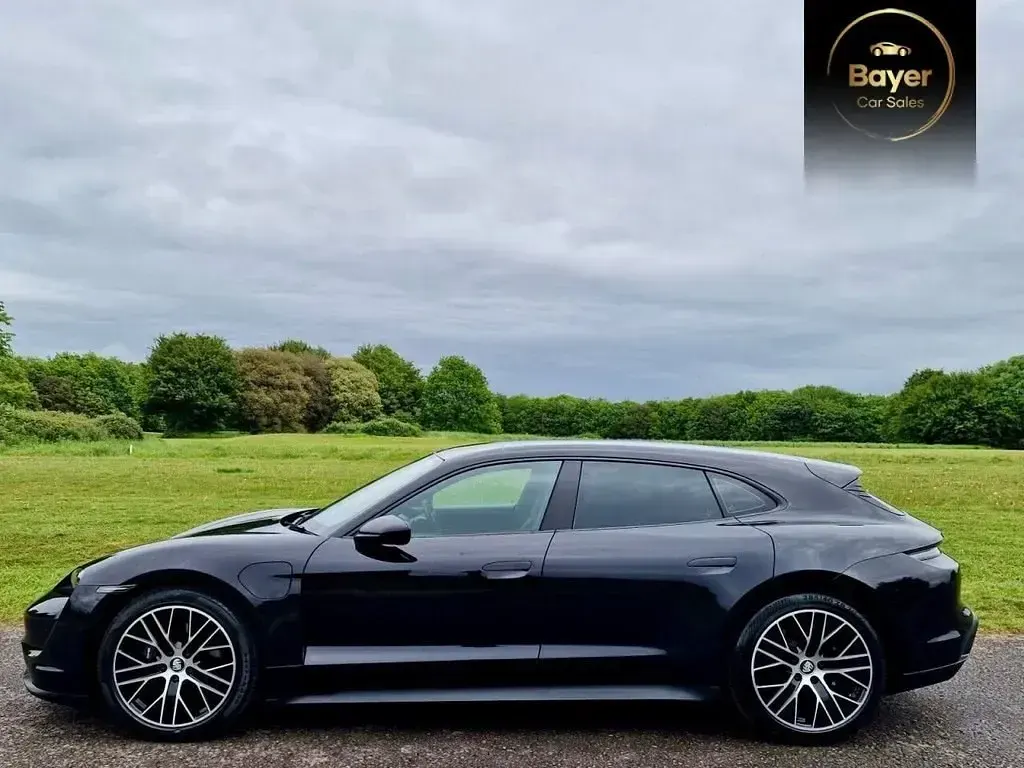 Begagnad Porsche Taycan 350 kW (476 HK) 2022 Svart Kombi