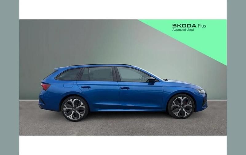 Used Skoda Octavia vRS 265 HP (194 kW) 2025 Blue Estate