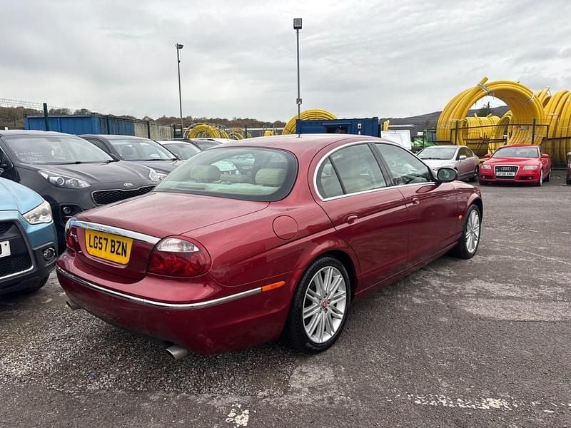 Used Jaguar S-Type SE 207 HP (152 kW) 2007 Red Sedan