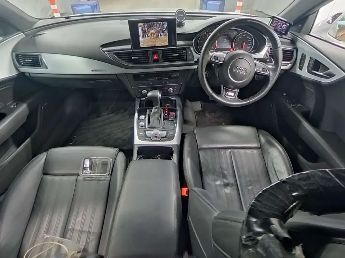 Used Audi A7 Comfort 2014 White Hatchback